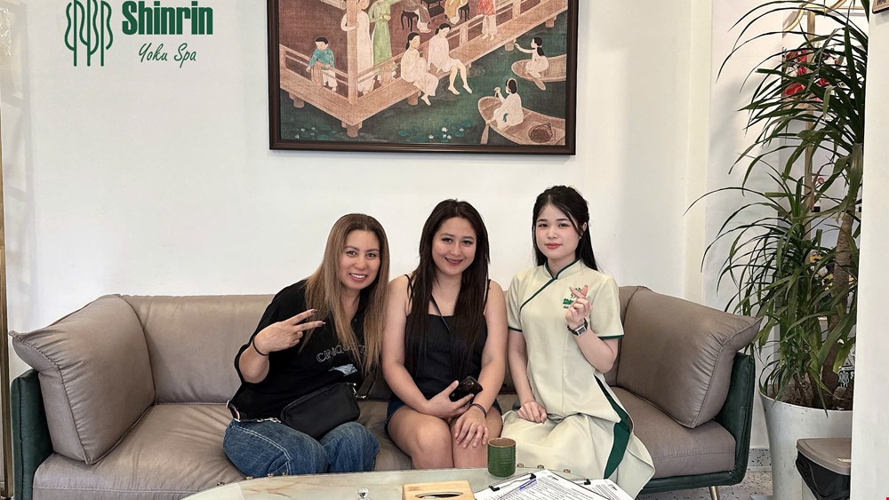 💛 Moments Together – When Connection Becomes the Most Precious Thing