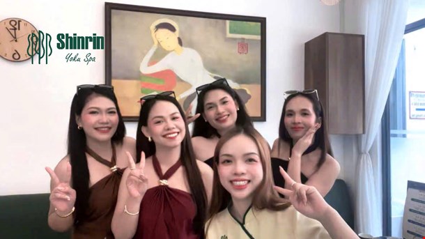 🌸 A Gentle Morning – When Peace Begins with the Smallest Things 🌸